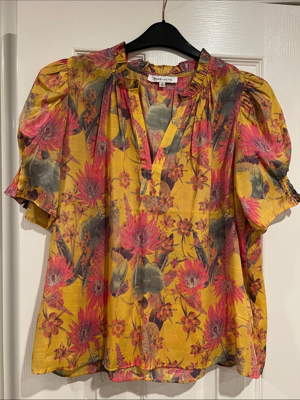 Rose & Olive Mustard Yellow Floral Puff-Sleeve V-Neck Blouse - M